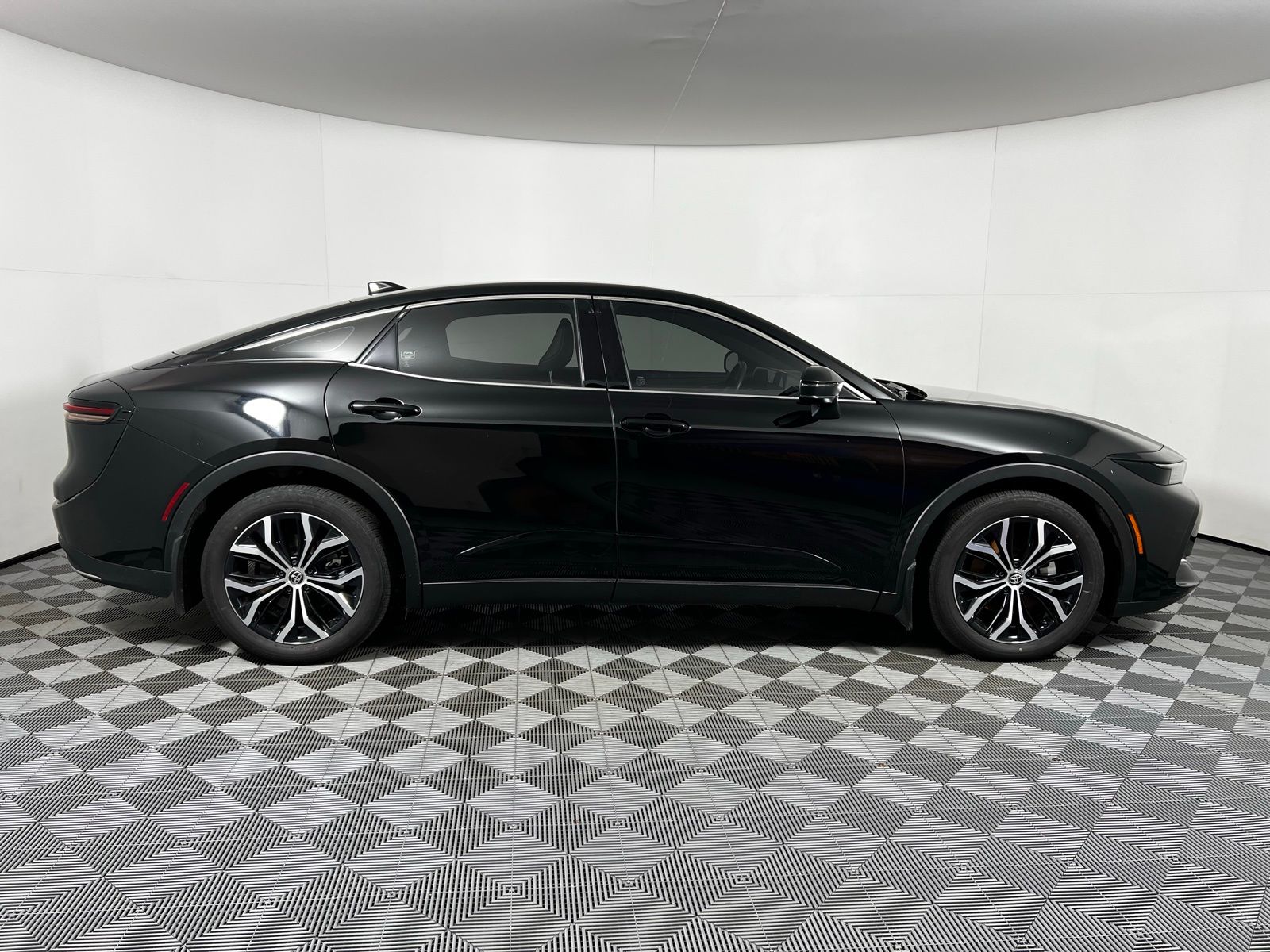 Thumbnail: 2023 Toyota Crown - 4