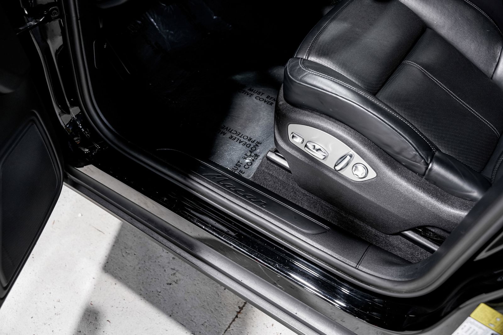 2024 Porsche Macan Base — photo 18