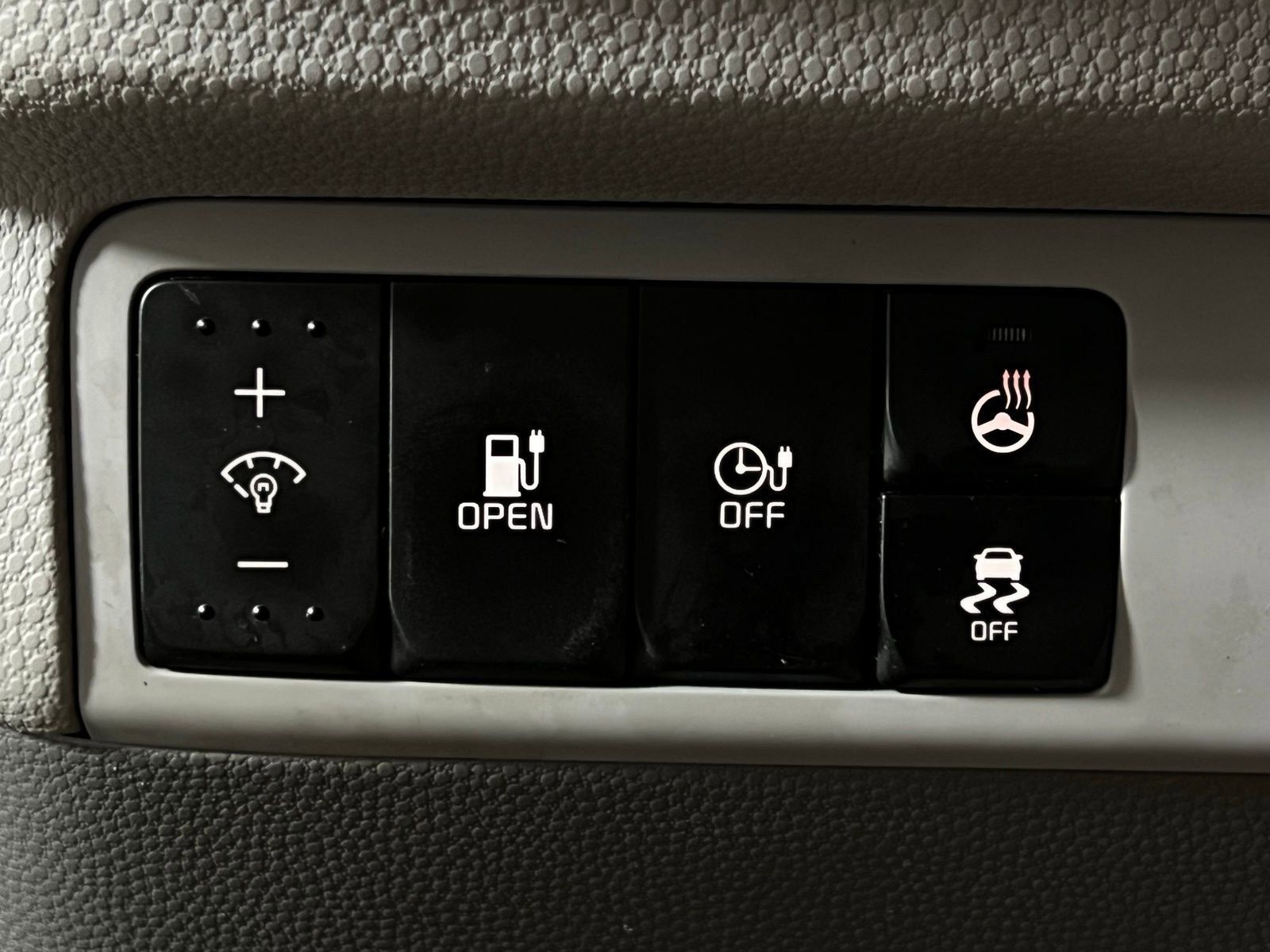 Thumbnail: 2017 Kia Soul EV - 23