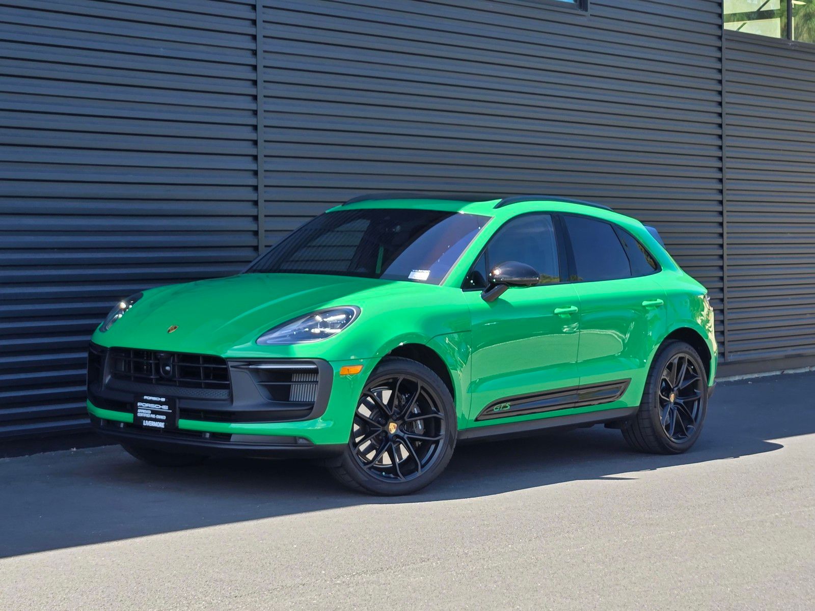 2026 Porsche Macan GTS — full photo 1 of 27