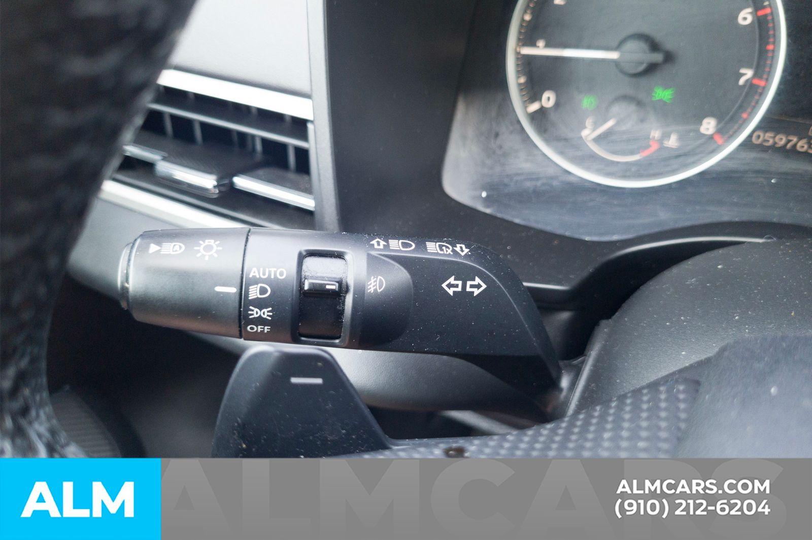 Used 2024  Mitsubishi SE image 18