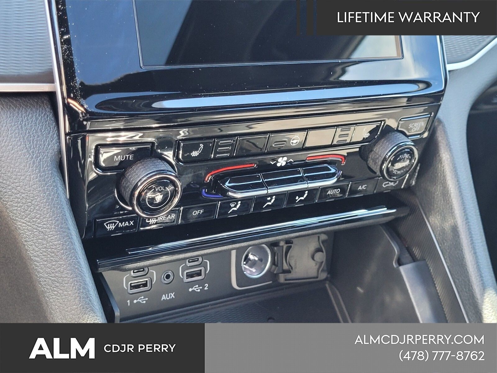 New 2025 Baltic Gray Metallic Clear-Coat Exterior Paint Jeep Laredo image 17