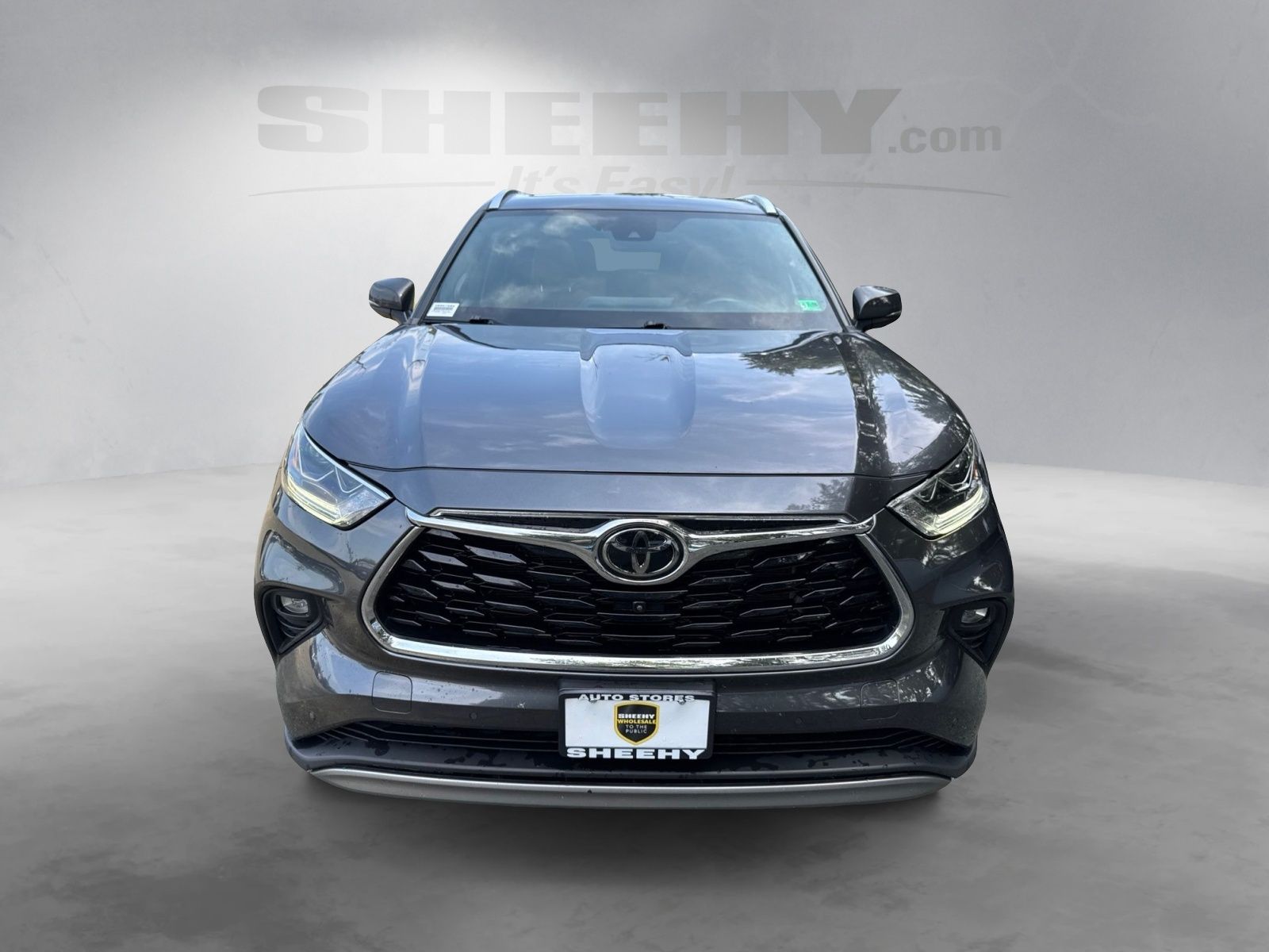 Used 2023 Magnetic Gray Metallic Toyota Platinum image 17