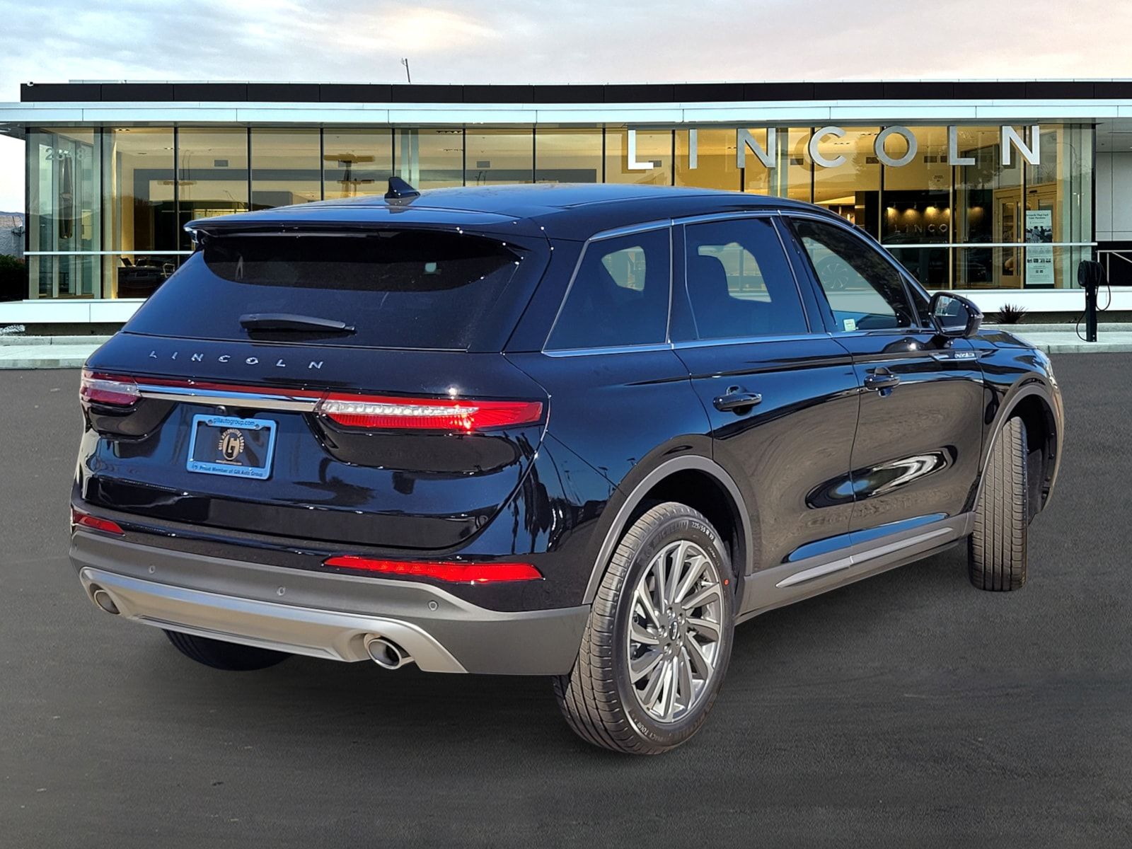 New 2025 Black Lincoln Reserve image 4