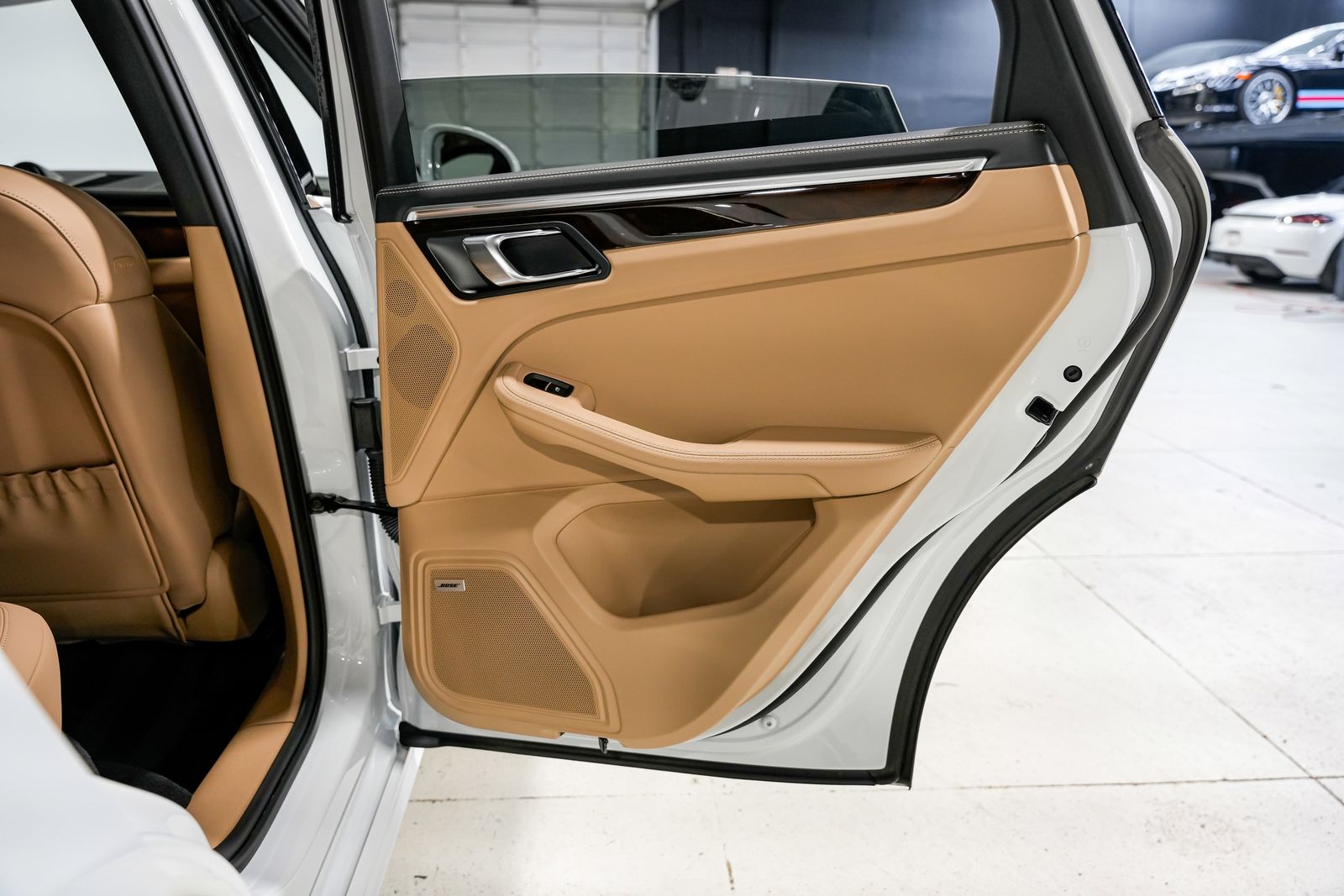 2023 Porsche Macan S — photo 33