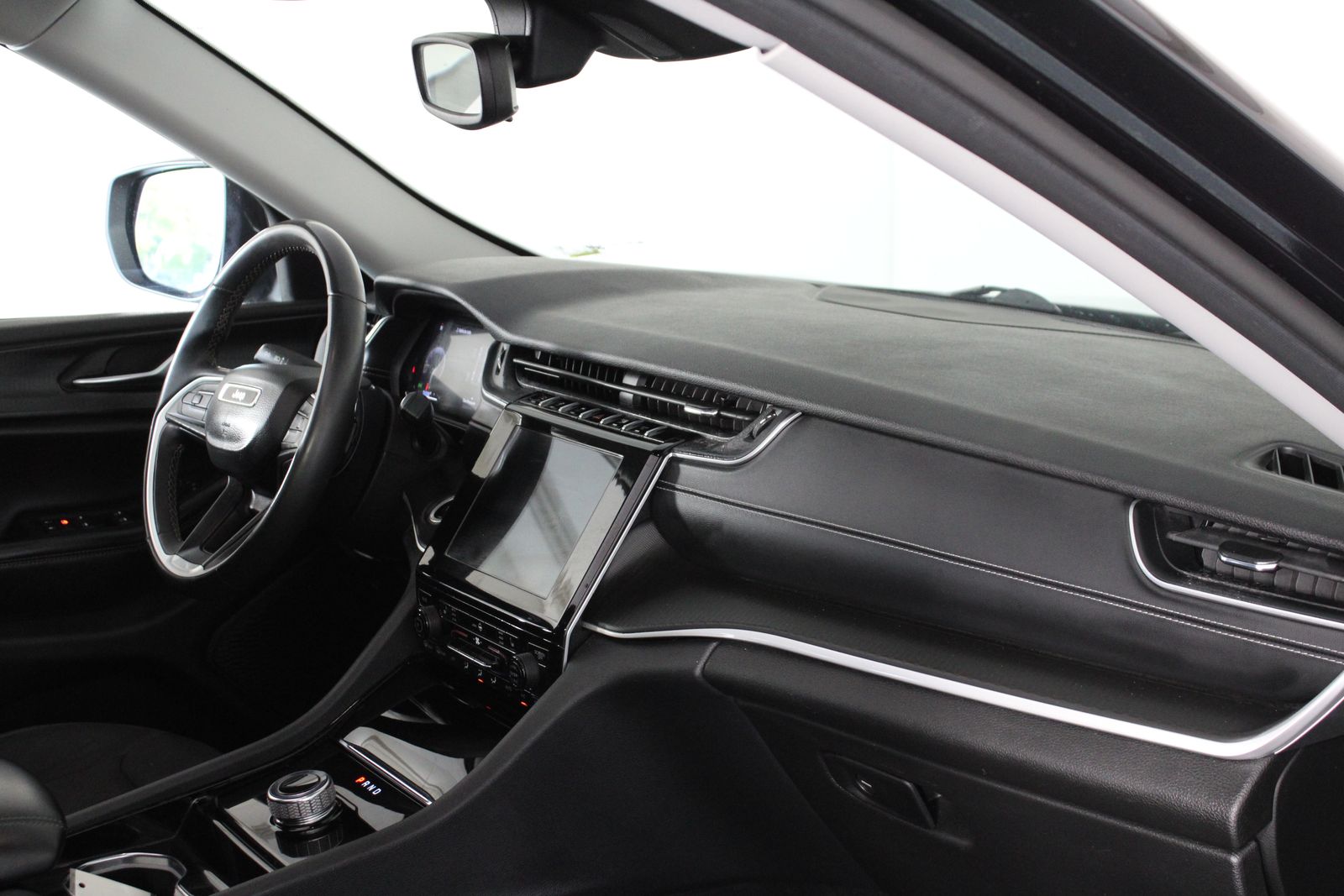 Used 2023 Black Jeep Laredo image 29