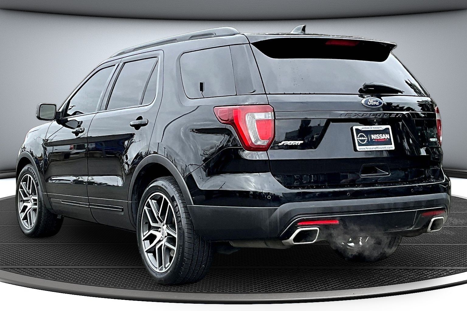 View vehicle photo 4