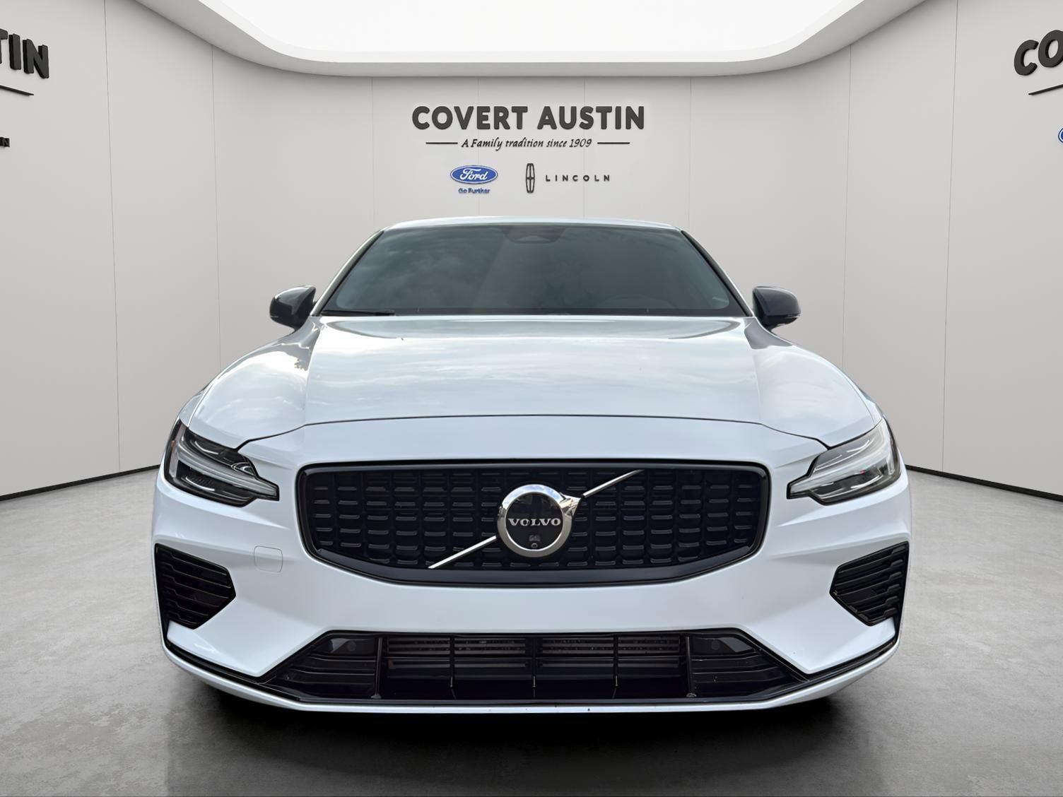 Used Car 2024 Volvo S60 Recharge Plug-in Hybrid  T8 Plus Dark Theme For Sale Under $40,000 In Austin, Texas