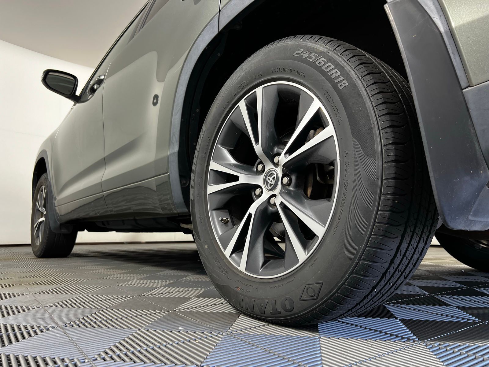 2016 Toyota Highlander XLE 9