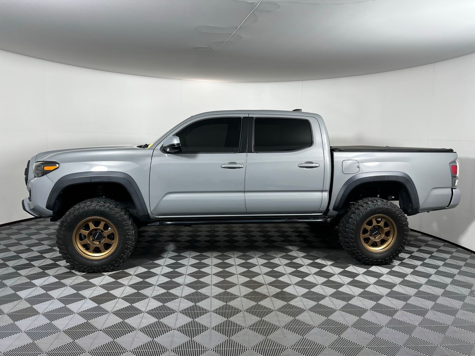 Thumbnail: 2020 Toyota Tacoma - 8