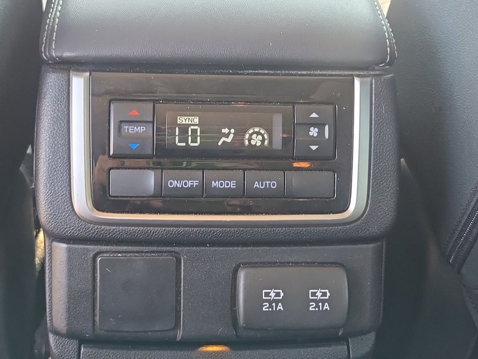 Used 2022 White Subaru Onyx Edition image 33