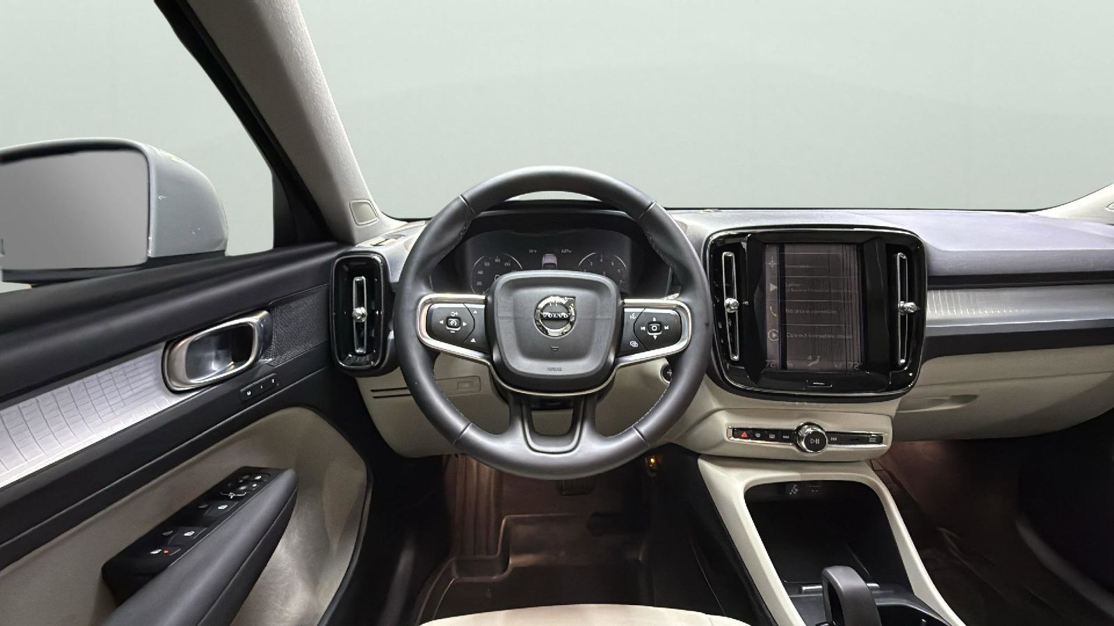 Used Car 2022 Volvo Xc40  Momentum For Sale Under $30,000 In Austin, Texas