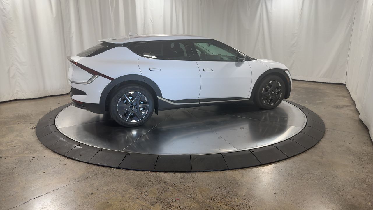 2025 Kia EV6 Light photo 2