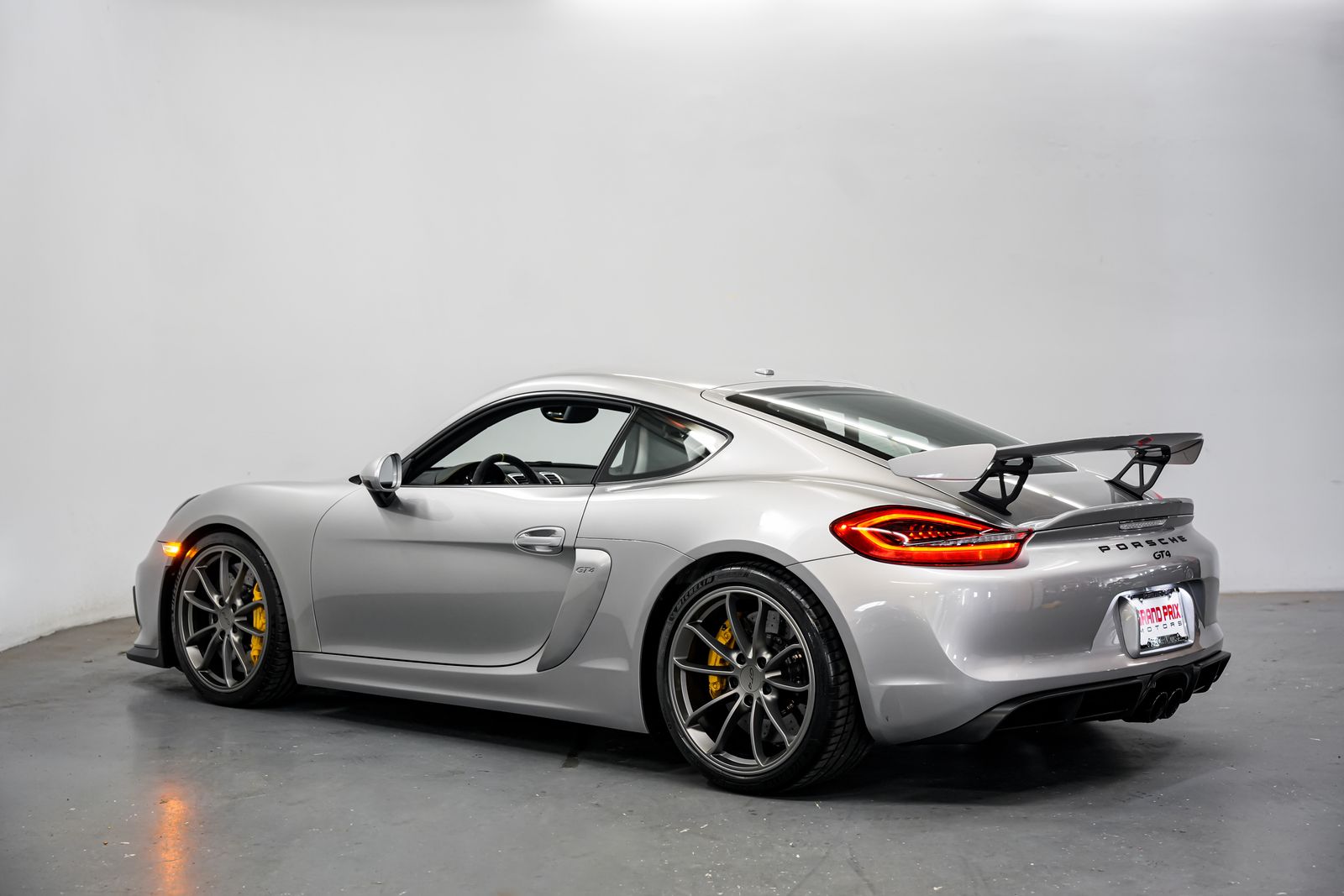 2016 Porsche Cayman GT4 — photo 8
