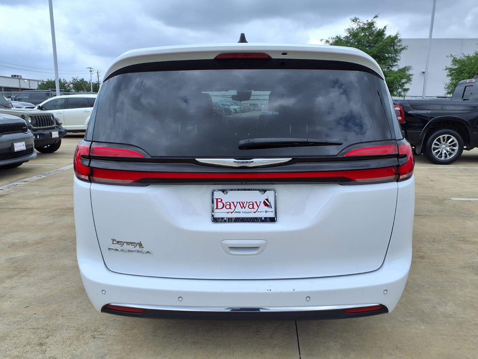 2024 Chrysler Pacifica Touring L - 5