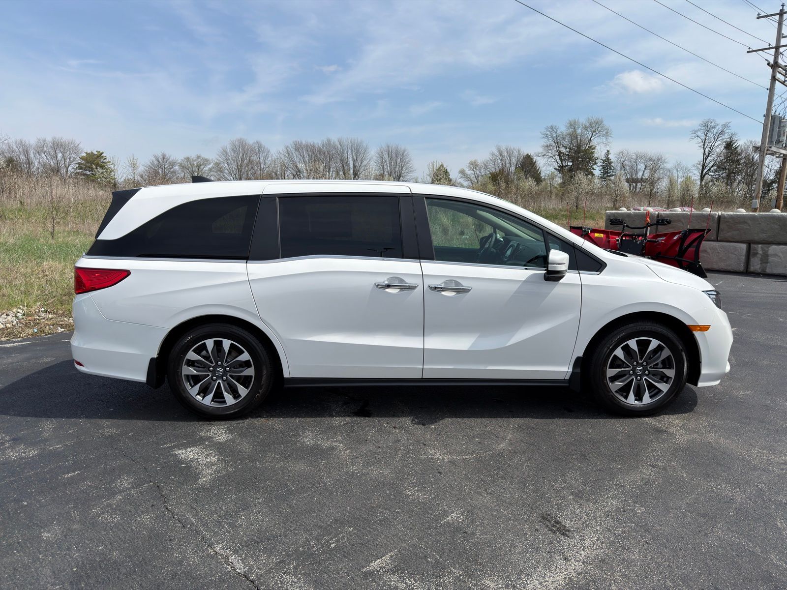 View vehicle photo 7