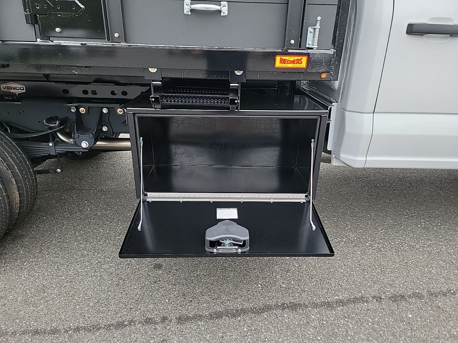 New 2025 Oxford White Ford XL DUMP BODY image 5