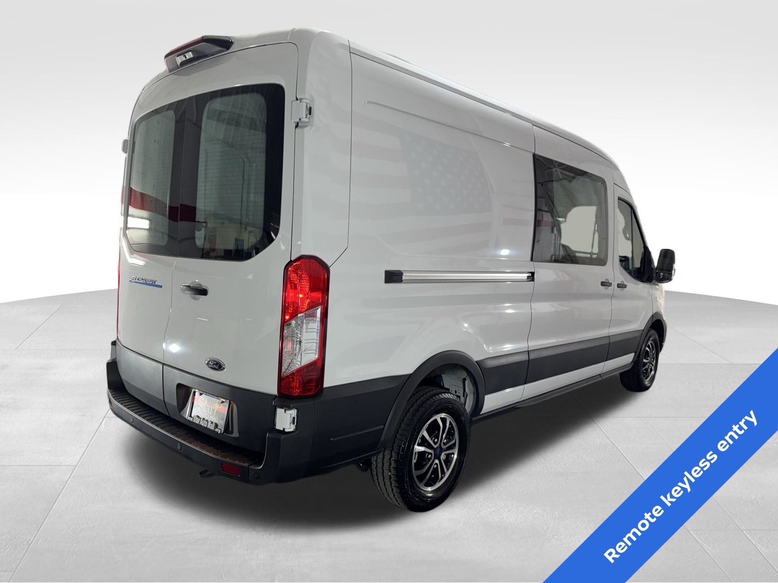 View vehicle photo 4