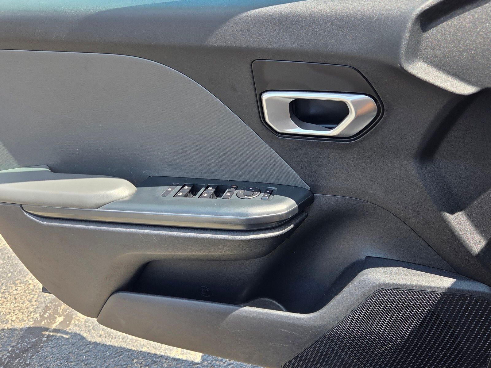 Used 2025 Black Kia LXS image 29