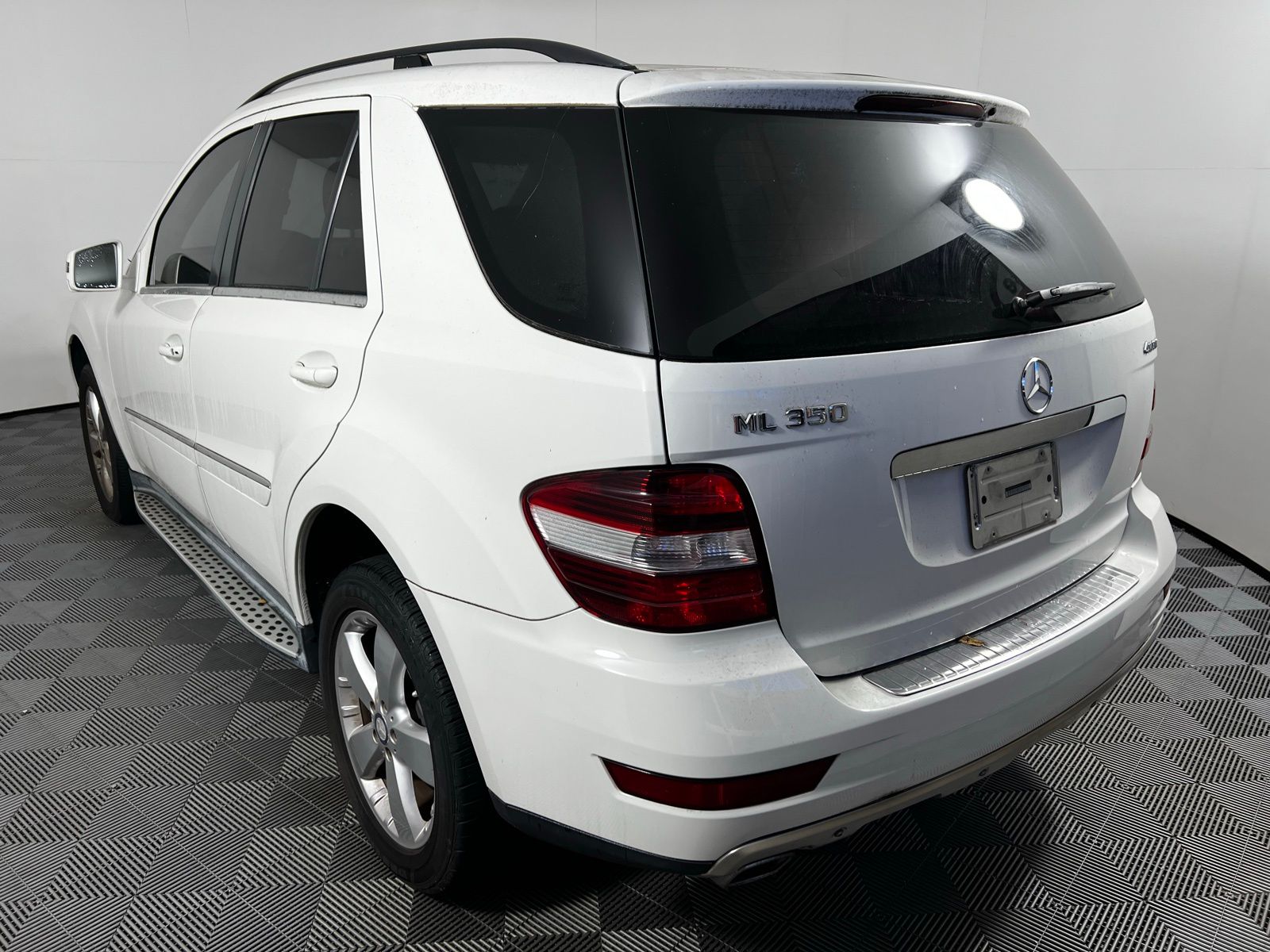 Thumbnail: 2011 Mercedes-Benz M-Class - 6