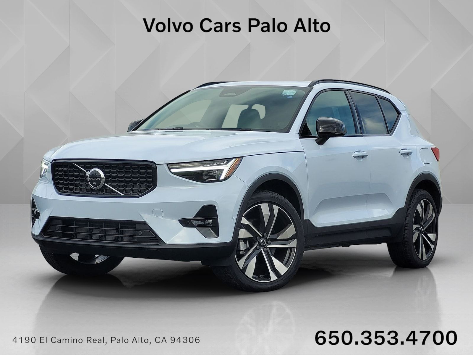 2024 Volvo XC40 B5 Ultimate Dark Theme AWD