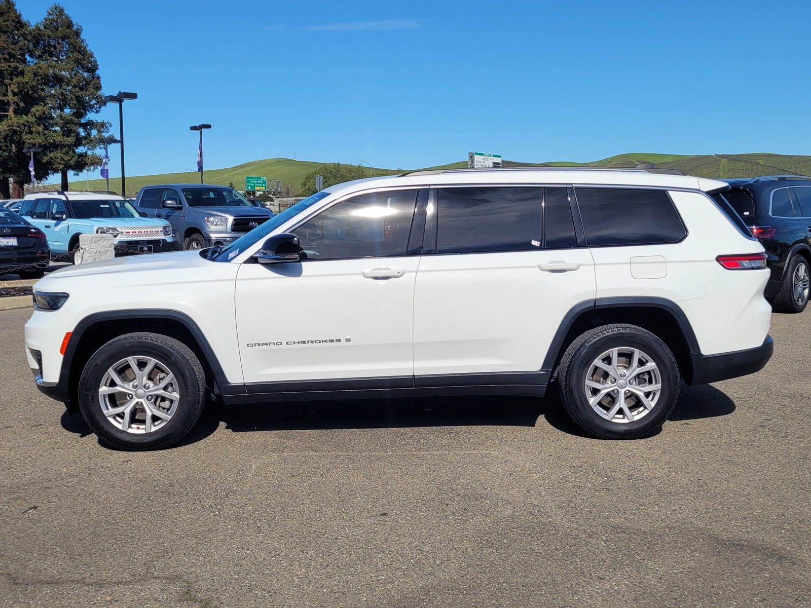 Used 2021 White Jeep Limited image 7