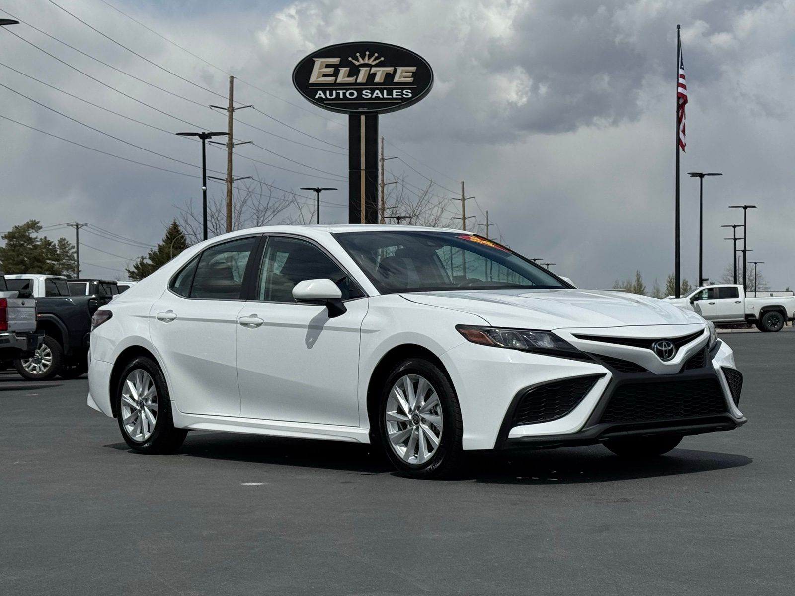White 2024 Toyota Camry Sedan Front-Wheel Drive 8-Speed Automatic