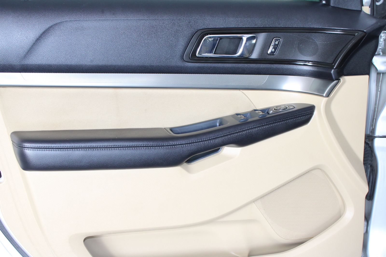 Used 2016 Silver Ford Base image 11