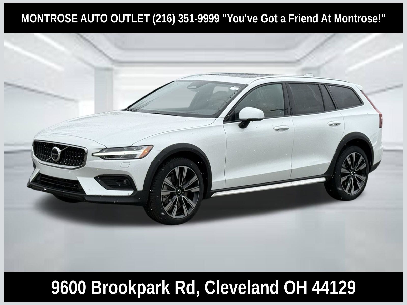 Crystal White Pearl 2026 Volvo V60 Cross Country B5 Ultra AWD Wagon All-Wheel Drive Automatic