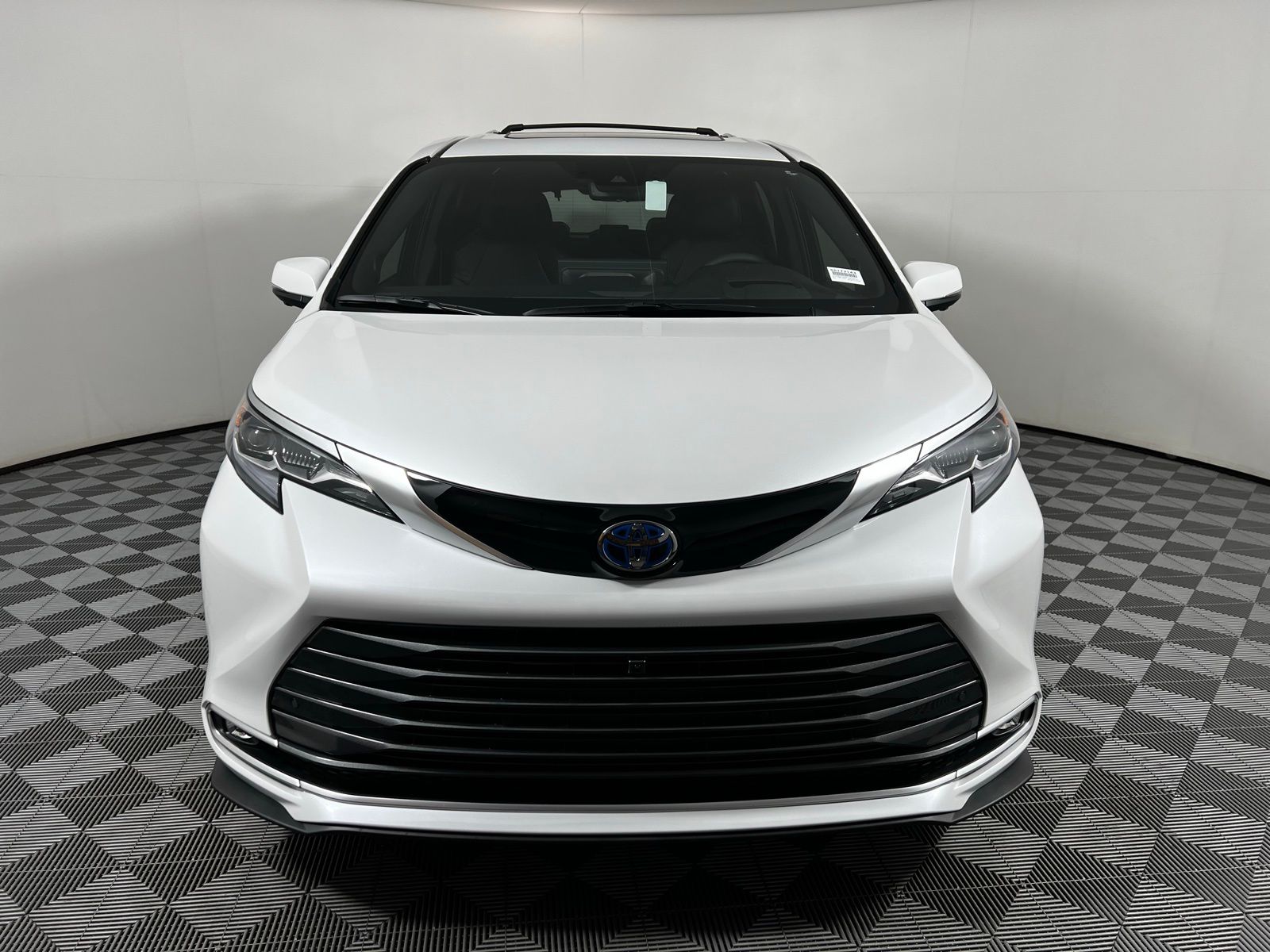 Thumbnail: 2025 Toyota Sienna - 2