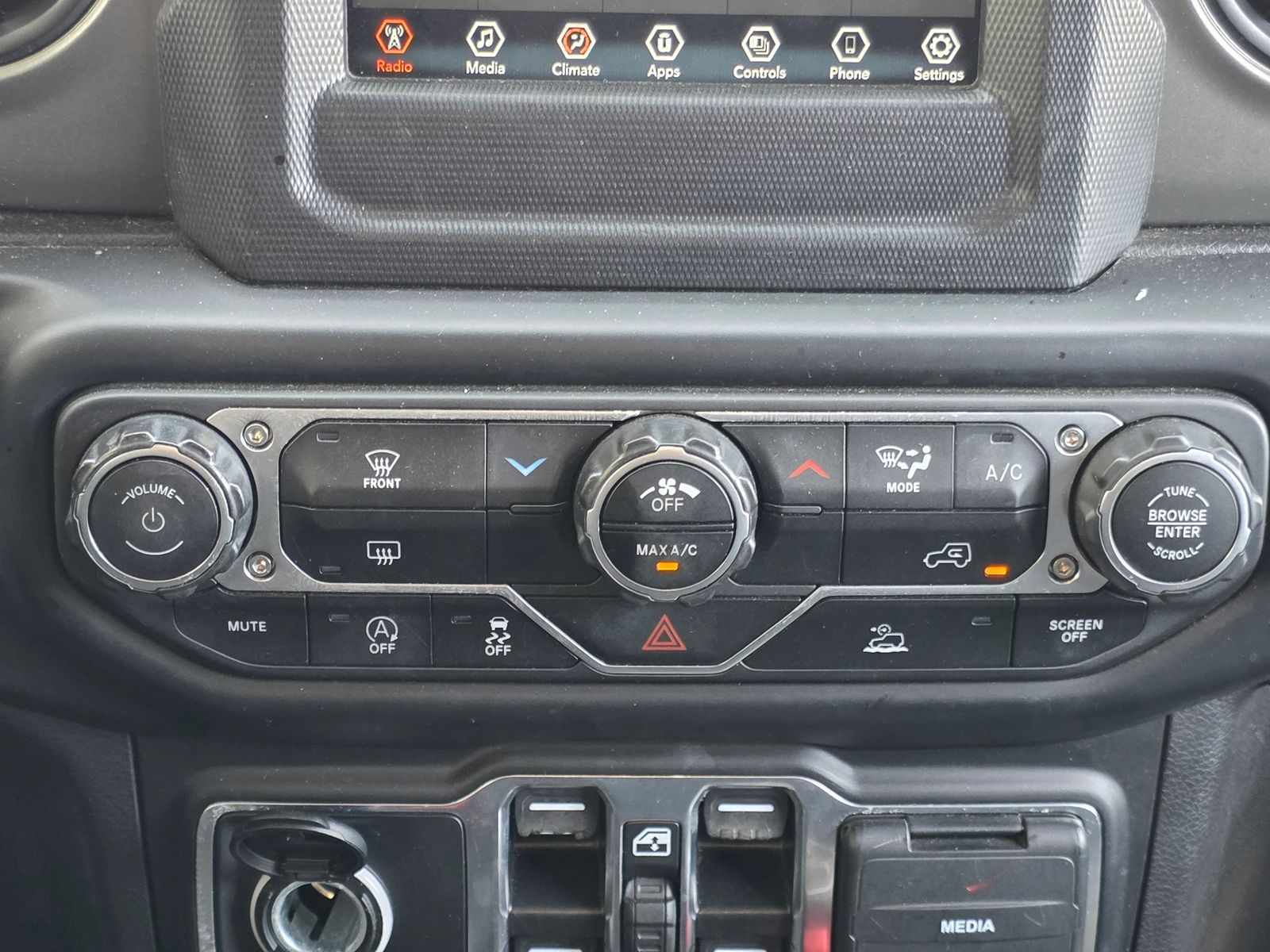 Used 2023 White Jeep Sport S image 31