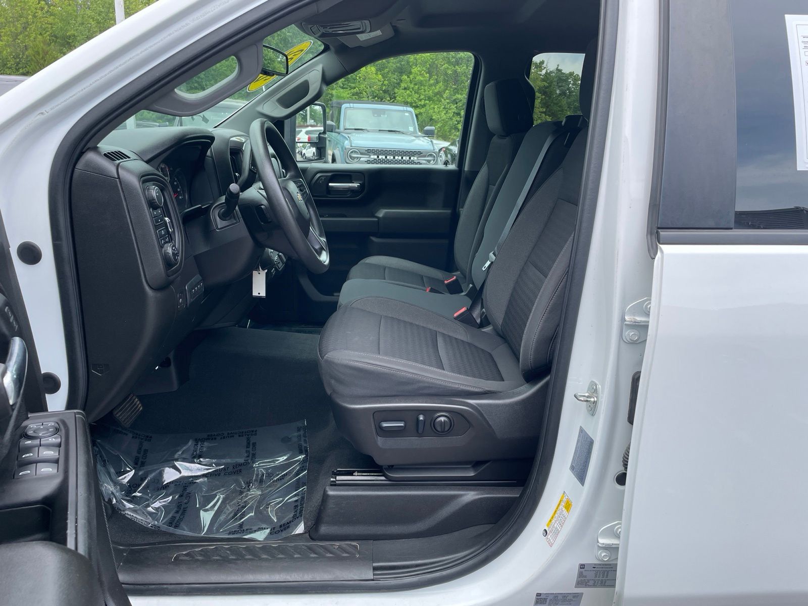 Used 2022 Summit White Chevrolet Custom image 8