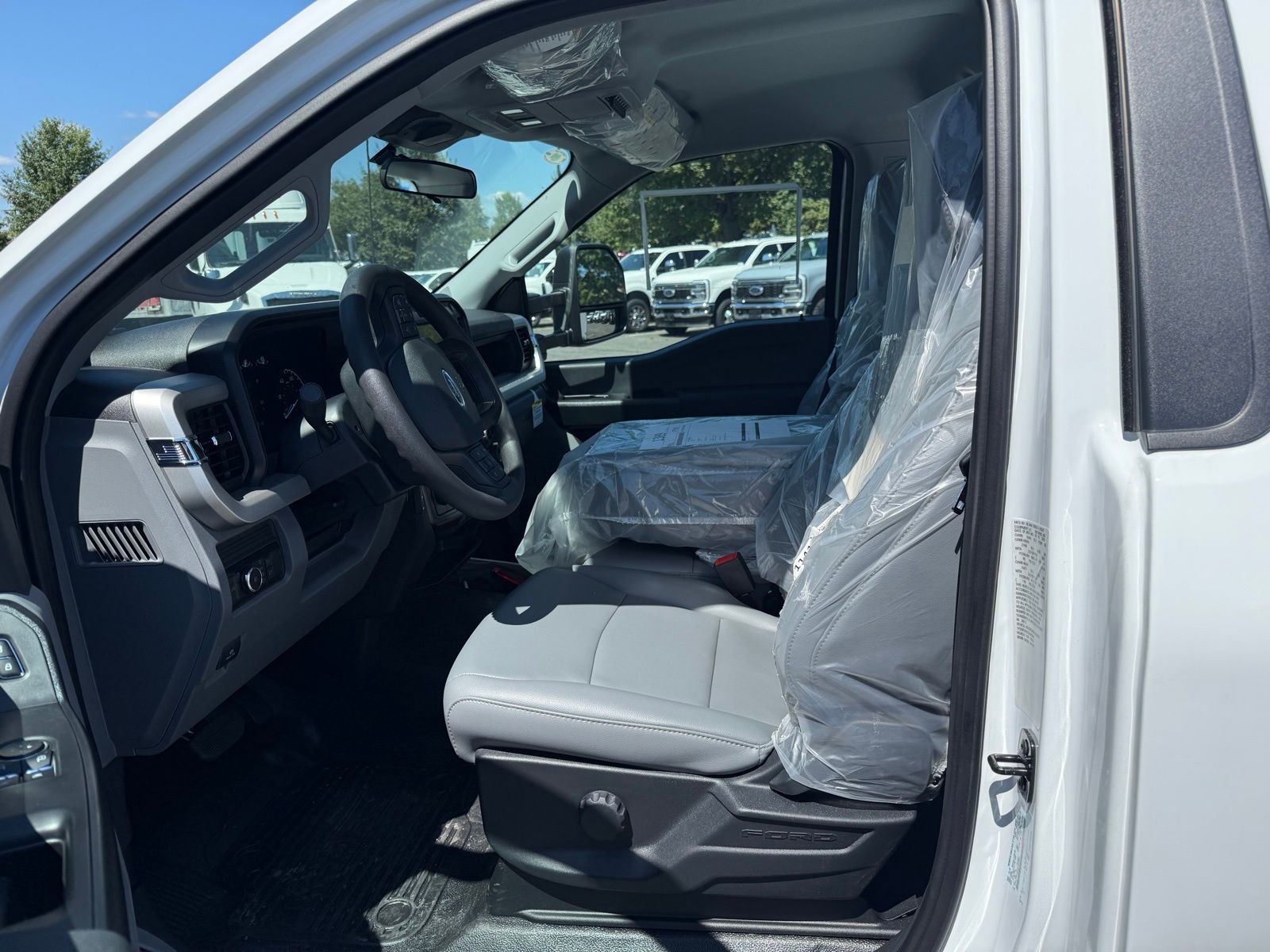 New 2025 Oxford White Ford XL image 25