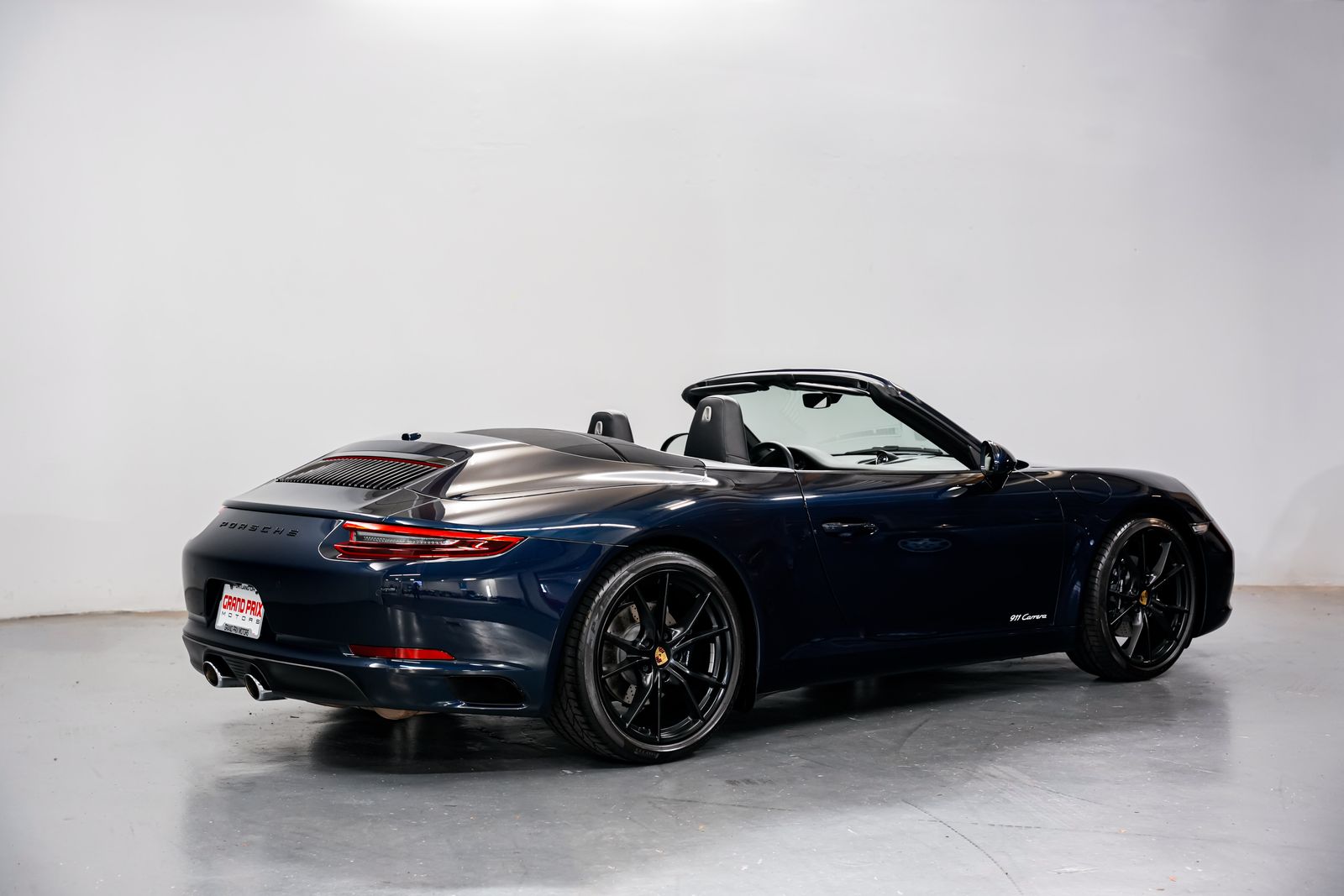 2017 Porsche 911 Carrera — photo 2