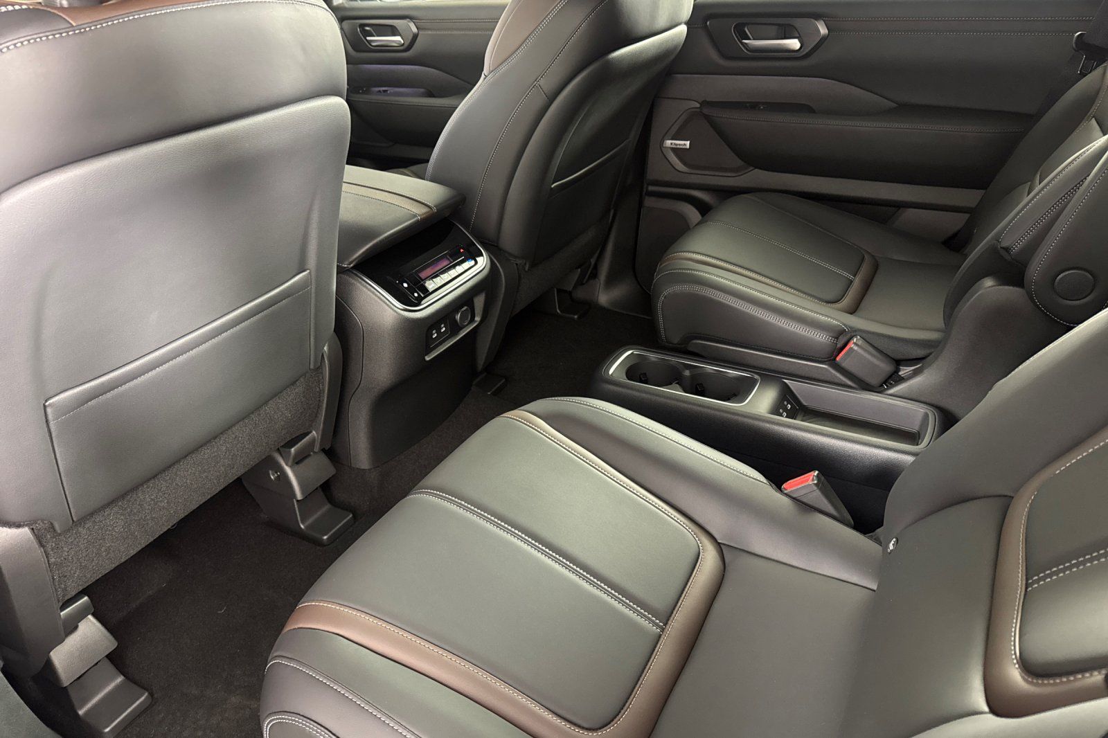 2026 Nissan Armada SL - Photo 9