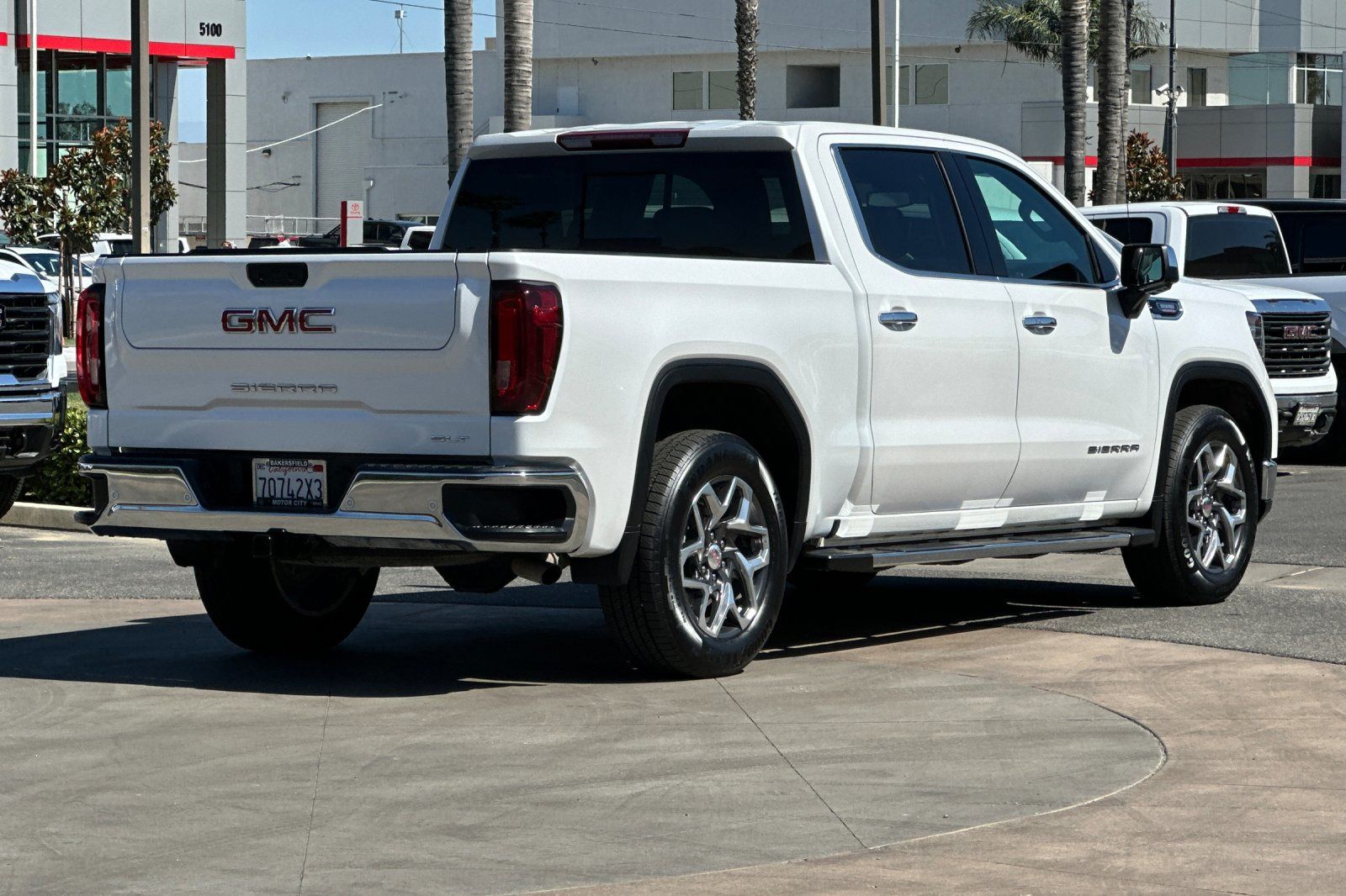 View vehicle photo 4