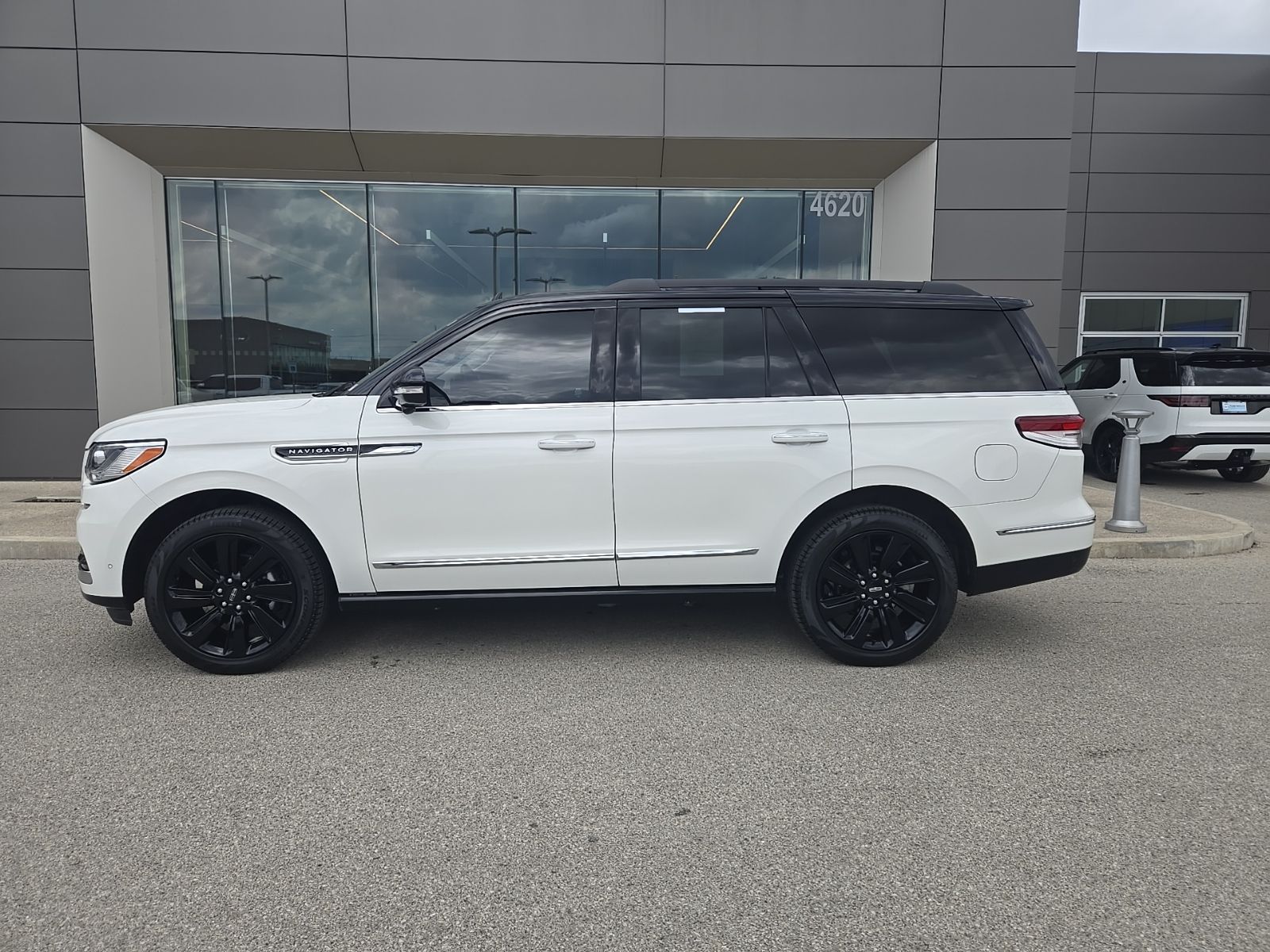 View vehicle photo 6