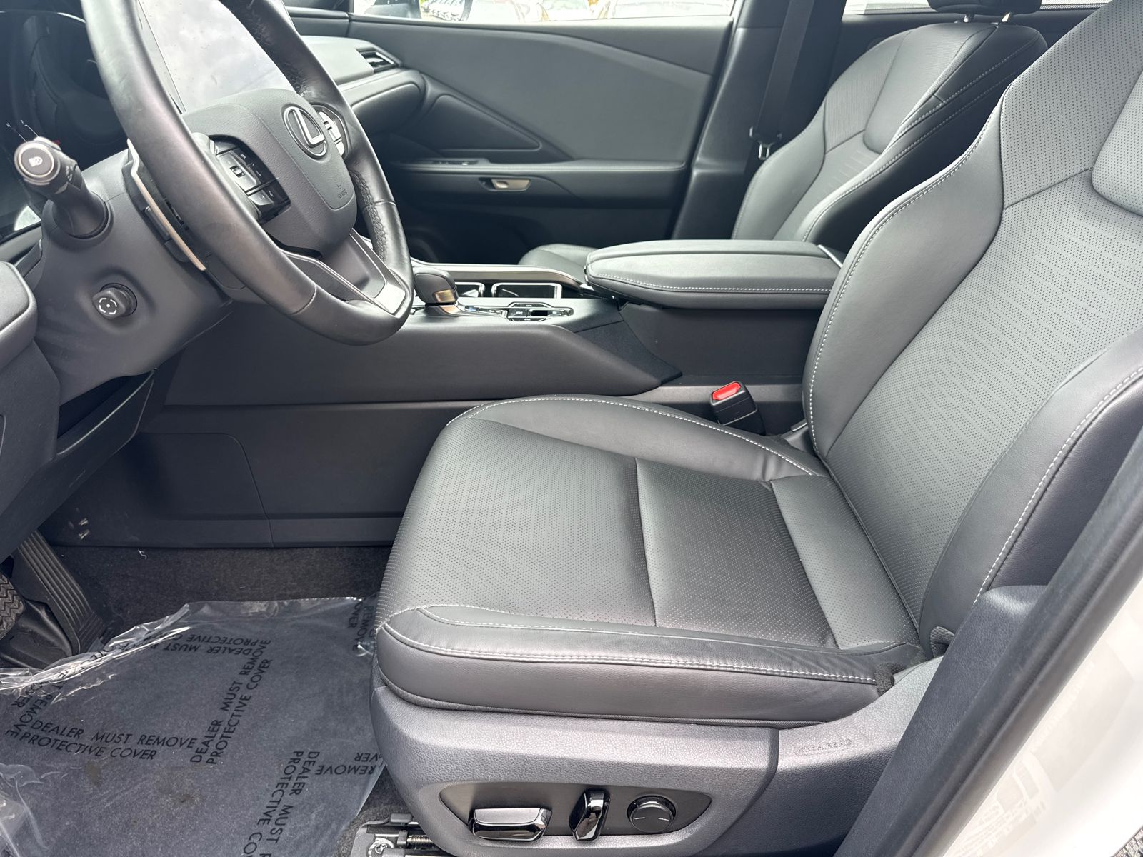Used 2024 Pearl Lexus 350 image 9