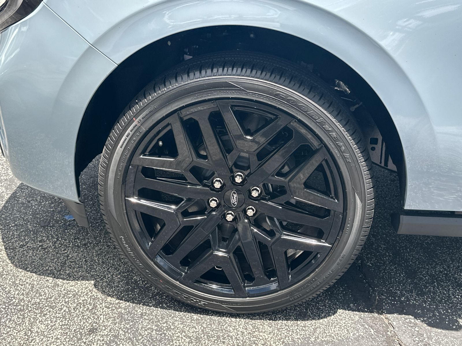 New 2026 Glacier Gray Metallic Tri-Coat Ford Platinum® image 12