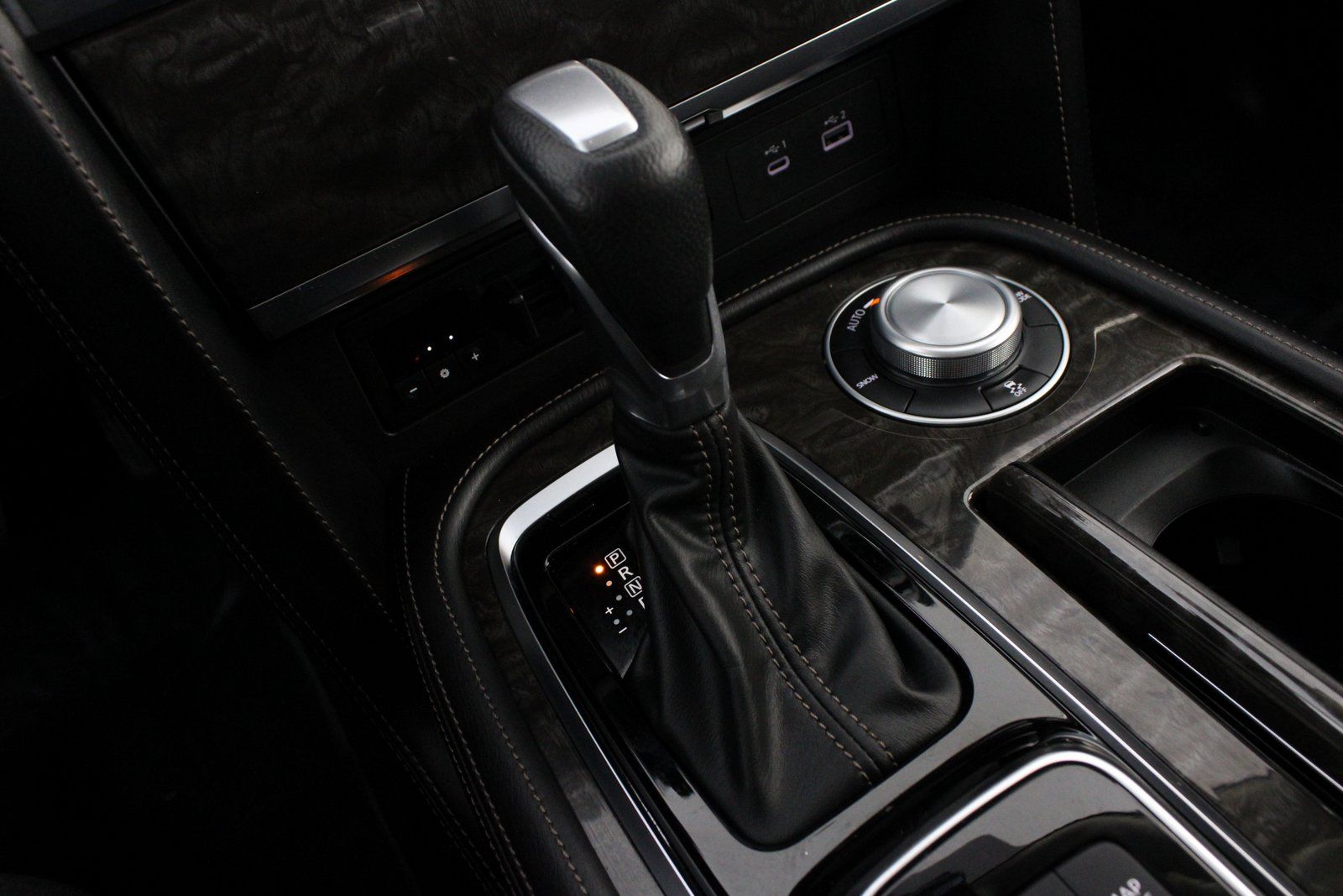 Used 2024 Black Nissan Platinum image 29