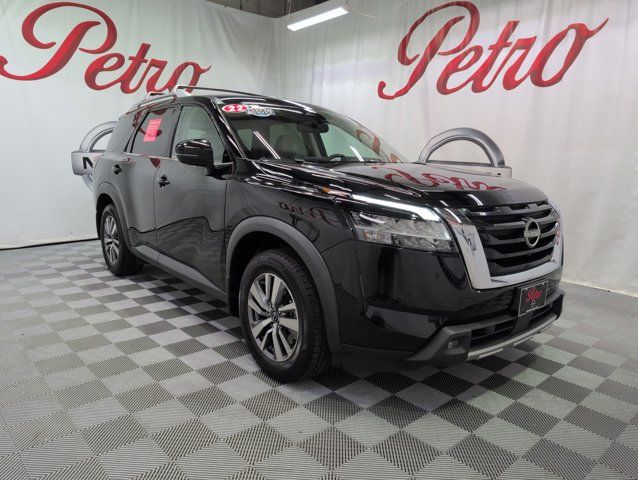 View vehicle photo 3