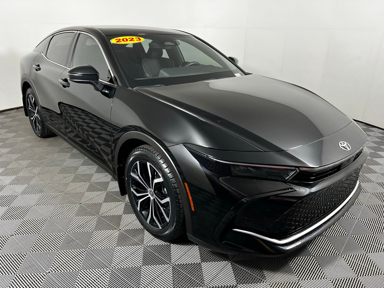 Thumbnail: 2023 Toyota Crown - 3