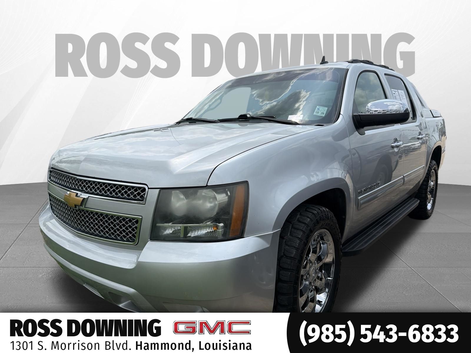 Silver Ice Metallic 2013 Chevrolet Avalanche Pickup Truck 4X2 6-Speed Automatic