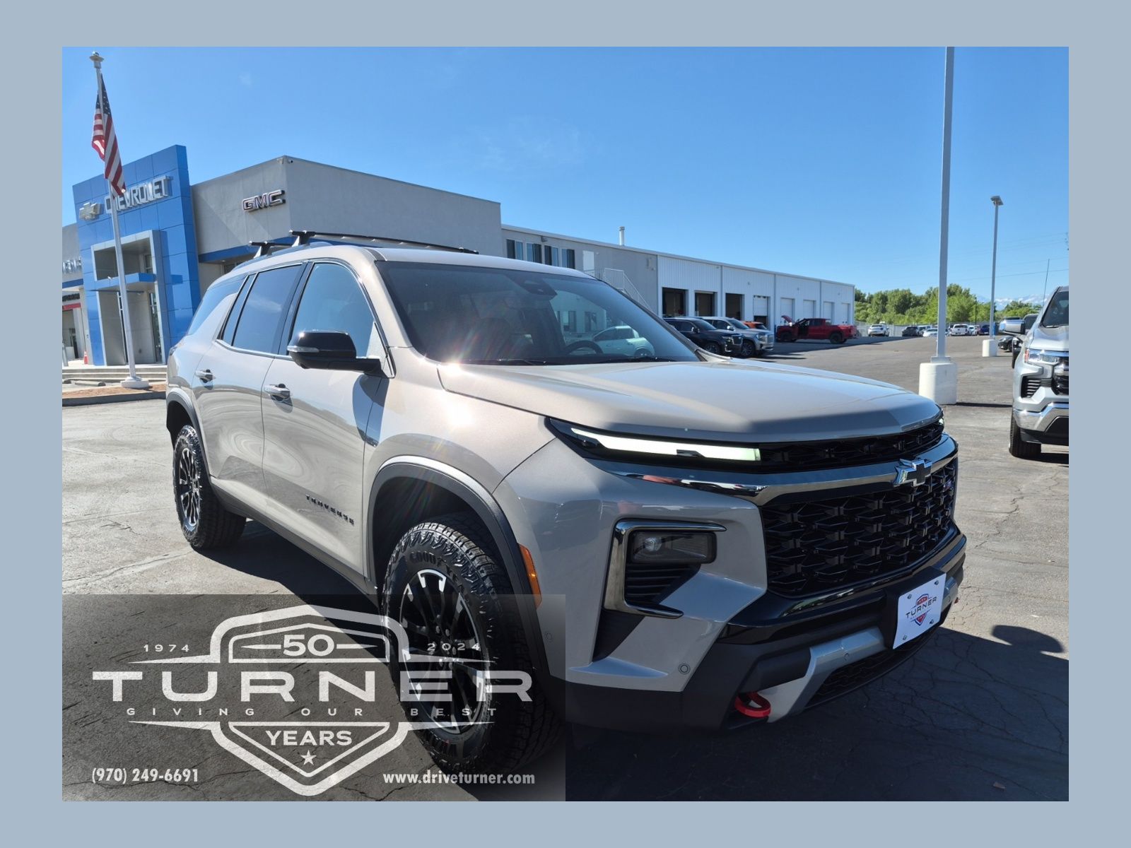 Sandstone Gray 2026 Chevrolet Traverse SUV / Crossover Four-Wheel Drive 8-Speed Automatic