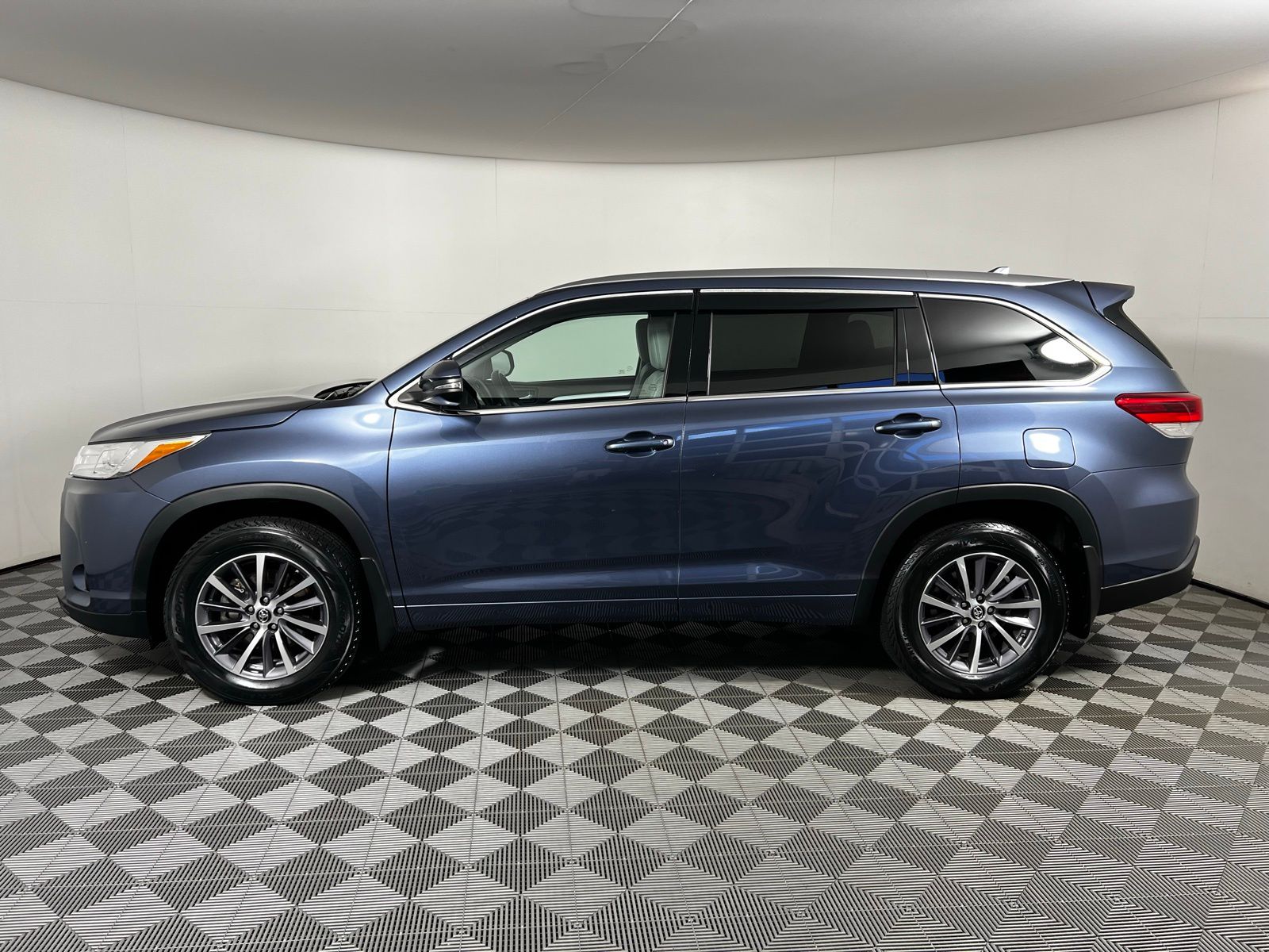 2017 Toyota Highlander XLE 8