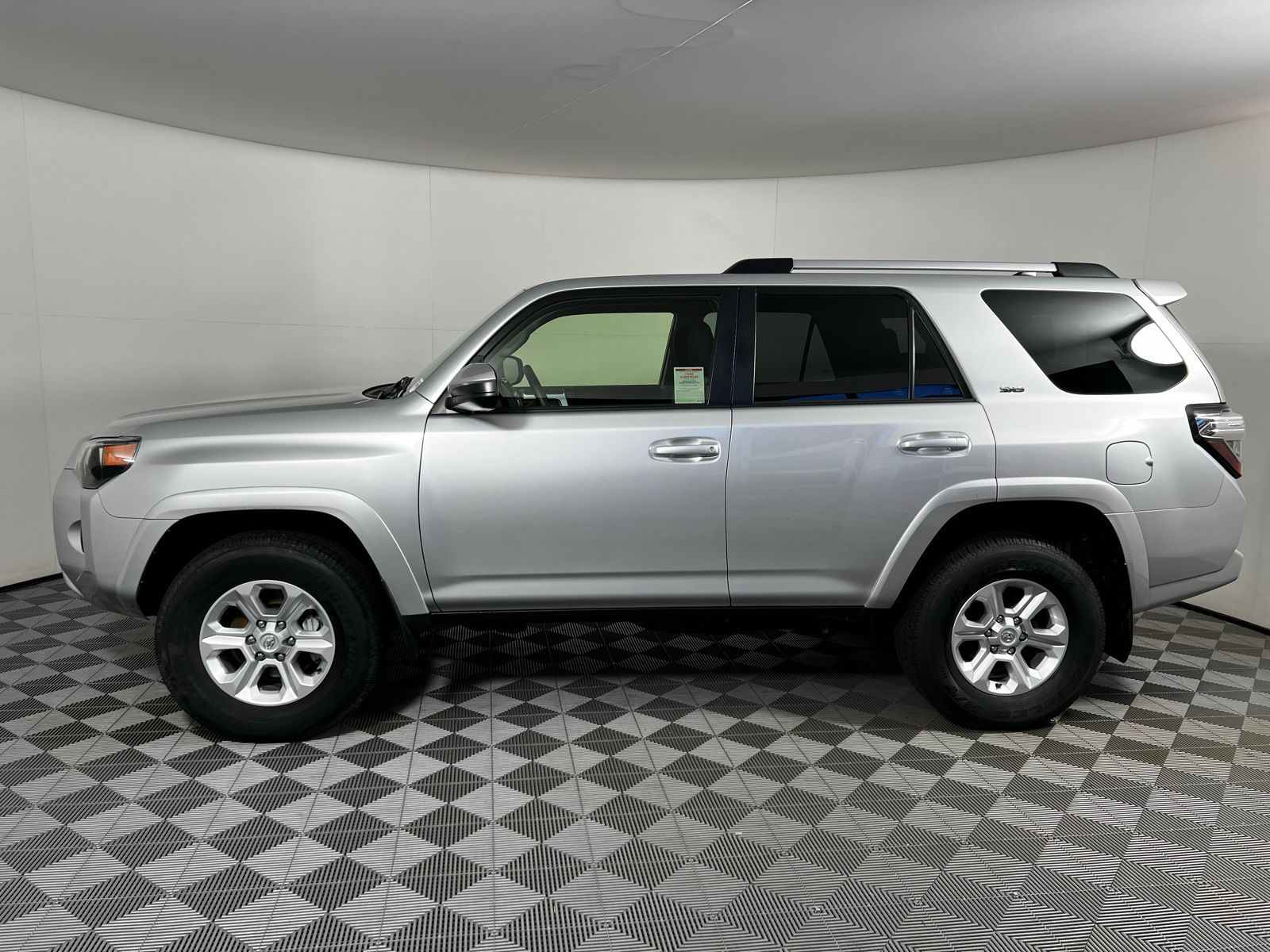 2024 Toyota 4Runner SR5 8