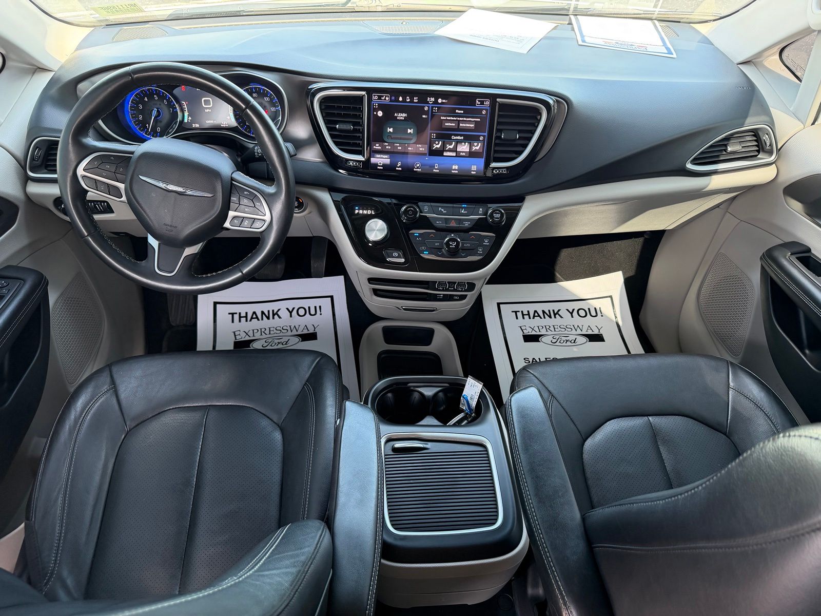 2022 Chrysler Pacifica image 17