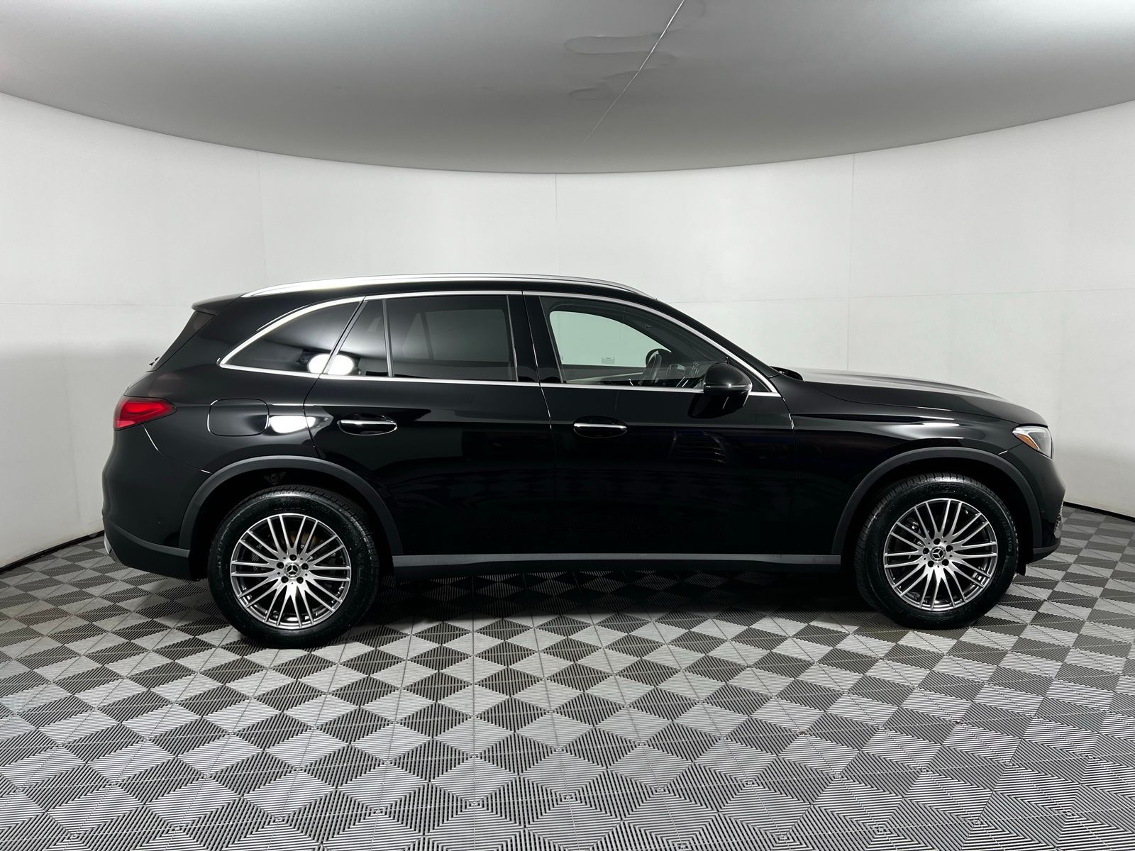 2024 Mercedes-Benz GLC 300 4
