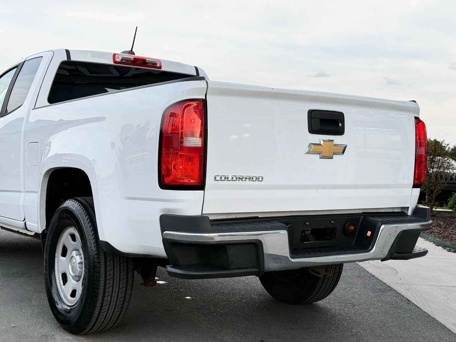 View vehicle photo 4