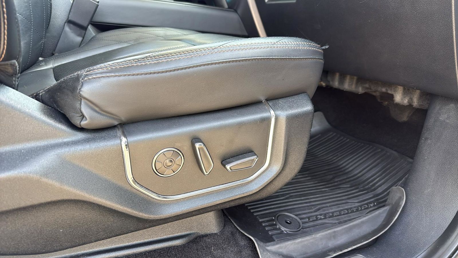 Used Car 2019 Ford Expedition  Platinum For Sale Under $30,000 In Austin, Texas